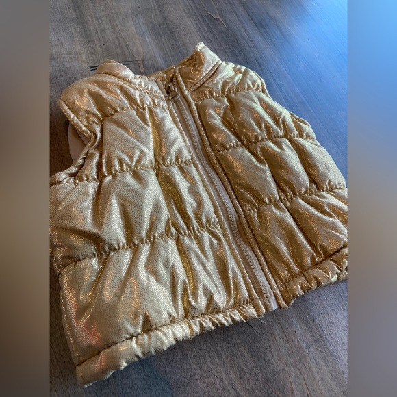 Infant Gold Puffer Vest 👶🏻 - Picture 2 of 6